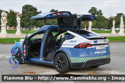 Tesla Model X
Polizia di Stato
Polizia Stradale
 in servizio sulla rete CAV
Allestimento All.V.In.
POLIZIA M9359
Parole chiave: Tesla Model_X  POLIZIAM9359 