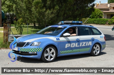 Skoda Octavia Wagon V serie
Polizia di Stato
Polizia Stradale
Allestimento Focaccia
POLIZIA M4807
in scorta al Giro d'Italia 2024
Parole chiave: Skoda Octavia_Wagon_Vserie   POLIZIAM4807 Giro_D_Italia_2024