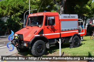 Mercedes-Benz Unimog U100 L
Vigili del Fuoco
Unione Distrettuale Alto Garda e Ledro
Corpo Volontario di Riva del Garda (TN)
Allestimento Kofler Fahrzeugbau
VF E95 TN
Parole chiave: Mercedes-Benz Unimog U100L VFE95TN