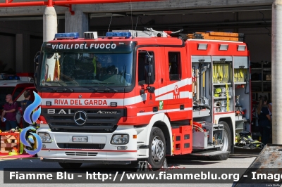 Mercedes-Benz Actros 1841 II serie
Vigili del Fuoco
Unione Distrettuale Alto Garda e Ledro
Corpo Volontario di Riva del Garda (TN)
AutoPompaSerbatoio allestimento Bai
VF 1A1 TN
Parole chiave: Mercedes-Benz Actros_1841_IIserie VF1A1TN