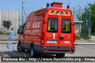 Iveco Daily III serie
Vigili del Fuoco
Comando Provinciale di Parma
Distaccamento Permanente Aeroportuale
Soccorso aeroportuale
R.O.S. Posto comando controllo
Allestimento Baggio & De Sordi
VF 24162
Parole chiave: Iveco Daily_IIIserie VF24162