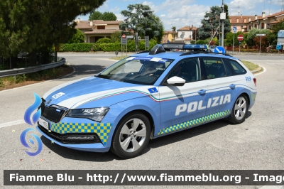 Skoda Superb Wagon III serie restyle
Polizia di Stato
Polizia Stradale
POLIZIA M6364
in scorta al Giro d'Italia 2024
Auto 42
Parole chiave: Skoda Superb_Wagon_IIIserierestyle POLIZIAM6364 Giro_D_Italia_2024