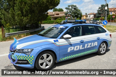 Skoda Superb Wagon III serie restyle
Polizia di Stato
Polizia Stradale
POLIZIA M6364
in scorta al Giro d'Italia 2024
Auto 42
Parole chiave: Skoda Superb_Wagon_IIIserierestyle POLIZIAM6364 Giro_D_Italia_2024