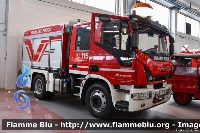 Iveco EuroCargo 120E25 IV serie - NewCity 2020
Vigili del Fuoco
Comando Provinciale di Brescia
AutoPompaSerbatoio allestimento Magirus
VF 31433
In esposizione al Reas 2021
Parole chiave: Iveco EuroCargo_120E25_IVserie - NewCity_2020 