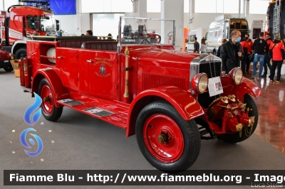 Fiat 614
Vigili del Fuoco
Museo Storico dei Vigili del Fuoco di Mantova
Automezzo storico allestimento Tamini
VF 637
In esposizione al Reas 2021
Parole chiave: Fiat 614 VF637 Reas_2021