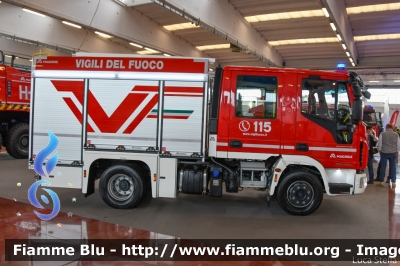 Iveco EuroCargo 120EL22 IV serie
Vigili del Fuoco
AutoPompaSerbatoio allestimento Magirus
In esposizione al Reas 2021
Parole chiave: Iveco EuroCargo_120EL22_IVserie Reas_2021