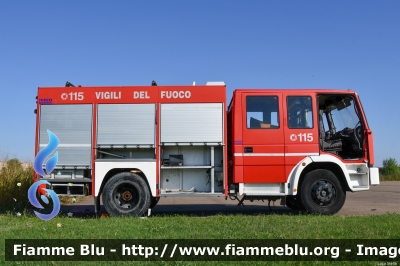 Iveco EuroFire 150E27 I serie
Vigili del Fuoco
Comando Provinciale di Modena
Distaccamento Volontario di Finale Emilia
Allestimento Iveco-Magirus
VF 18601
Parole chiave: Iveco EuroFire_150E27_serie VF18601