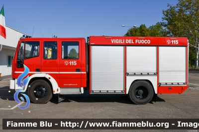 Iveco EuroFire 150E27 I serie
Iveco EuroFire 150E27 I serieVigili del Fuoco
Comando Provinciale di Modena
Distaccamento Volontario di Finale Emilia
Allestimento Iveco-Magirus
Ricondizionata Fortini
VF 18781
Parole chiave: Iveco EuroFire_150E27_IserieVF18781