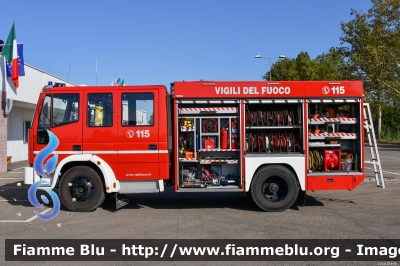 Iveco EuroFire 150E27 I serie
Iveco EuroFire 150E27 I serieVigili del Fuoco
Comando Provinciale di Modena
Distaccamento Volontario di Finale Emilia
Allestimento Iveco-Magirus
Ricondizionata Fortini
VF 18781
Parole chiave: Iveco EuroFire_150E27_IserieVF18781