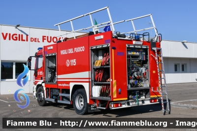 Iveco EuroCargo 180E30 III serie
Vigili del Fuoco
Comando Provinciale di Modena
Distaccamento Volontario di Finale Emilia
Allestimento Iveco-Magirus
VF 26721
Parole chiave: Iveco EuroCargo_180E30_IIIserie VF26721