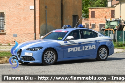 Alfa Romeo Nuova Giulia Q4 Restyle
Polizia di Stato
Polizia Stradale
POLIZIA N5999
In Scorta al Giro D’Italia 2024
Auto 01
Parole chiave: Alfa-Romeo Nuova_Giulia_Q4_Restyle POLIZIAN5999 Giro_D_Italia_2024