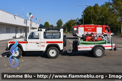  Land Rover Defender 90
Vigili del Fuoco
Comando Provinciale di Modena
Distaccamento Volontario di Finale Emilia
Fornitura Regione Emilia Romagna
VF 22504 
Parole chiave:  Land-Rover Defender_90 VF22504