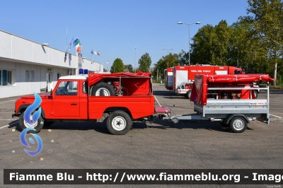 Land Rover Defender 110
Vigili del Fuoco
Comando Provinciale di Modena
Distaccamento Volontario di Finale Emilia
Allestimento Divitec
VF 28157
Parole chiave: Land-Rover Defender_110 vf28157