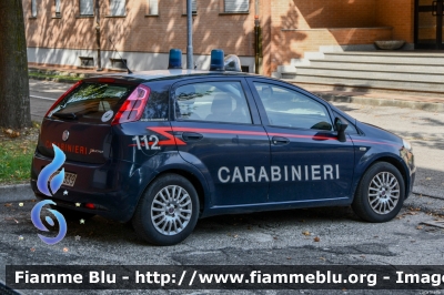 Fiat Grande Punto
Carabinieri
Polizia Militare presso l'Aeronautica Militare
COA Comando Operazioni Aereospaziali Ferrara
AM CL 339
Parole chiave: Fiat Grande_Punto AMCL339