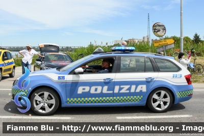 Skoda Octavia Wagon V serie
Polizia di Stato
Polizia Stradale
Allestimento Focaccia
Decorazione Grafica Artlantis
POLIZIA M4784
Parole chiave: Skoda Octavia_Wagon_Vserie POLIZIAM4784 Giro_D_Italia_2021