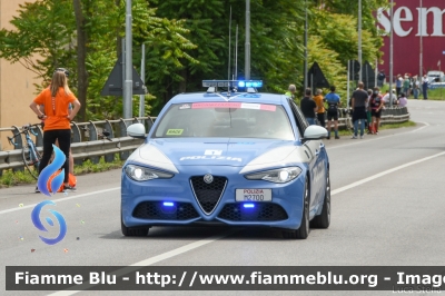 Alfa Romeo Nuova Giulia Q4
Polizia di Stato
Polizia Stradale
POLIZIA M2700
in scorta al Giro d'Italia 2021
Vettura "1"
Parole chiave: Alfa-Romeo Nuova_Giulia_Q4 POLIZIAM2700