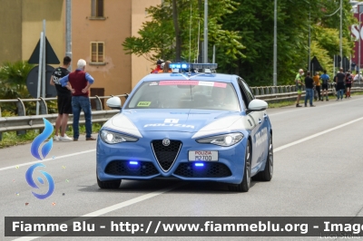 Alfa Romeo Nuova Giulia Q4
Polizia di Stato
Polizia Stradale
POLIZIA M2700
in scorta al Giro d'Italia 2021
Vettura "1"
Parole chiave: Alfa-Romeo Nuova_Giulia_Q4 POLIZIAM2700