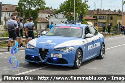 Alfa Romeo Nuova Giulia Q4
Polizia di Stato
Polizia Stradale
POLIZIA M2700
in scorta al Giro d'Italia 2021
Vettura "1"
Parole chiave: Alfa-Romeo Nuova_Giulia_Q4 POLIZIAM2700