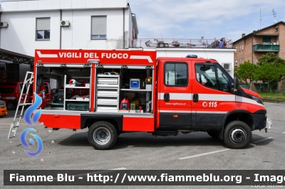 Iveco Daily 70-180 4x4 VI serie
Vigili del Fuoco
Comando Provinciale di Reggio Emilia
Allestimento Ciabilli-Fortini
VF 30587
Parole chiave: Iveco Daily_4x4_VIserie VF30587