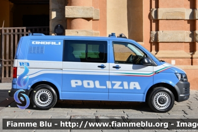 Volkswagen Transporter T6
Polizia di Stato
Unita' Cinofile
Allestimento BAI
POLIZIA M4415
Parole chiave: Volkswagen Transporter_T6 POLIZIAM4415