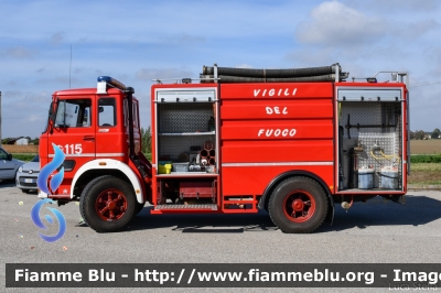 Fiat Iveco 160NC
Vigili del Fuoco
Comando Provinciale di Bologna
Distaccamento Volontario di Molinella
AutoBottePompa allestimento Bergomi
VF 14458
Parole chiave: Fiat Iveco 160NC VF14458