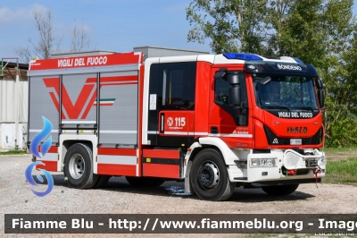 Iveco EuroCargo 180E32 IV serie
Vigili del Fuoco
Comndo Provinciale di Ferrara
Distaccamento Volontario di Bondeno (FE)
AutoPompaSerbatoio allestimento Iveco-Magirus
VF 30989
Parole chiave: Iveco EuroCargo_180E32_IVserie VF30989