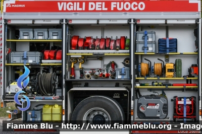 Iveco EuroCargo 180E32 IV serie
Vigili del Fuoco
Comndo Provinciale di Ferrara
Distaccamento Volontario di Bondeno (FE)
AutoPompaSerbatoio allestimento Iveco-Magirus
VF 30989
Parole chiave: Iveco EuroCargo_180E32_IVserie VF30989