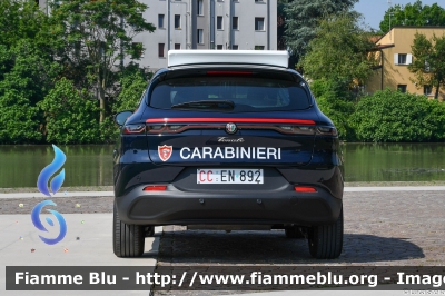 Alfa Romeo Tonale
Carabinieri
Nucleo Operativo Radiomobile
Allestimento FCA
CC EN 892

si ringrazia l'Arma dei Carabinieri
per la disponibilità
Parole chiave: Alfa-Romeo Tonale CCEN892