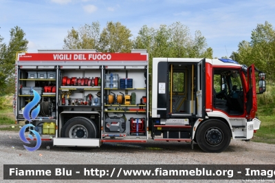 Iveco EuroCargo 180E32 IV serie
Vigili del Fuoco
Comndo Provinciale di Ferrara
Distaccamento Volontario di Bondeno (FE)
AutoPompaSerbatoio allestimento Iveco-Magirus
VF 30989
Parole chiave: Iveco EuroCargo_180E32_IVserie VF30989