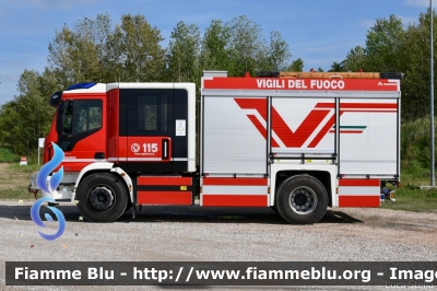 Iveco EuroCargo 180E32 IV serie
Vigili del Fuoco
Comndo Provinciale di Ferrara
Distaccamento Volontario di Bondeno (FE)
AutoPompaSerbatoio allestimento Iveco-Magirus
VF 30989
Parole chiave: Iveco EuroCargo_180E32_IVserie VF30989