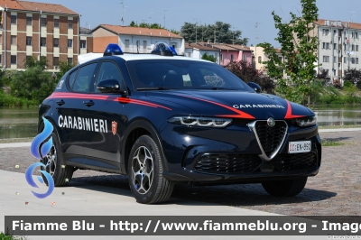 Alfa Romeo Tonale
Carabinieri
Nucleo Operativo Radiomobile
Allestimento FCA
CC EN 892

si ringrazia l'Arma dei Carabinieri
per la disponibilità
Parole chiave: Alfa-Romeo Tonale CCEN892