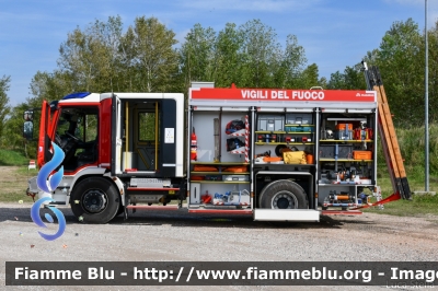 Iveco EuroCargo 180E32 IV serie
Vigili del Fuoco
Comndo Provinciale di Ferrara
Distaccamento Volontario di Bondeno (FE)
AutoPompaSerbatoio allestimento Iveco-Magirus
VF 30989
Parole chiave: Iveco EuroCargo_180E32_IVserie VF30989