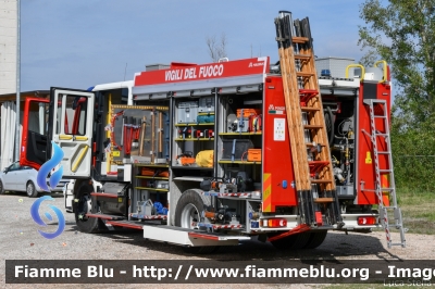 Iveco EuroCargo 180E32 IV serie
Vigili del Fuoco
Comndo Provinciale di Ferrara
Distaccamento Volontario di Bondeno (FE)
AutoPompaSerbatoio allestimento Iveco-Magirus
VF 30989
Parole chiave: Iveco EuroCargo_180E32_IVserie VF30989