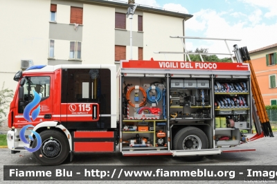 Iveco EuroCargo 180E32 IV serie
Vigili del Fuoco
Comando Provinciale di Bologna
Distaccamento Volontario di San Pietro in Casale
Allestimento Magirus
VF 29766
Parole chiave: Iveco EuroCargo_180E32_IVserie VF29766