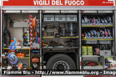 Iveco EuroCargo 180E32 IV serie
Vigili del Fuoco
Comando Provinciale di Bologna
Distaccamento Volontario di San Pietro in Casale
Allestimento Magirus
VF 29766
Parole chiave: Iveco EuroCargo_180E32_IVserie VF29766