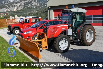 Massey-Ferguson 3455F
Vigili del Fuoco
Unione Distrettuale Alto Garda e Ledro
Corpo Volontario di Arco (TN)
VF 9E1 TN
Parole chiave: Massey-Ferguson 3455F VF9E1TN