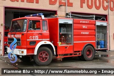 Fiat Iveco 160NC
Vigili del Fuoco
Comando Provinciale di Bologna
Distaccamento Volontario di Castiglion dei Pepoli
AutoBottePompa allestimento Bergomi
VF 14458
Parole chiave: Fiat-Iveco 160NC VF14458