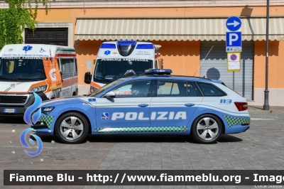 Skoda Superb Wagon III serie restyle
Polizia di Stato
Polizia Autostradale in servizio sulla rete Autostrade per l'Italia
Allestimento Focaccia
Decorazione Grafica Artlantis
Con nuova decorazione
POLIZIA M6039
Parole chiave: Skoda Superb_Wagon_IIIserie_restyle  POLIZIAM6039 Festa_della_Repubblica_2022