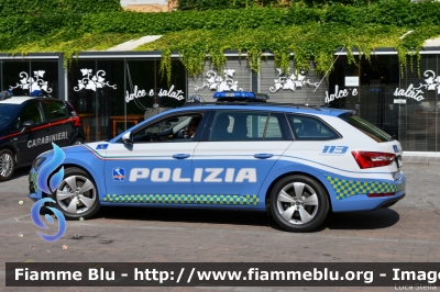 Skoda Superb Wagon III serie restyle
Polizia di Stato
Polizia Autostradale in servizio sulla rete Autostrade per l'Italia
Allestimento Focaccia
Decorazione Grafica Artlantis
Con nuova decorazione
POLIZIA M6039
Parole chiave: Skoda Superb_Wagon_IIIserie_restyle  POLIZIAM6039 Festa_della_Repubblica_2022