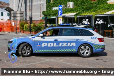 Skoda Superb Wagon III serie restyle
Polizia di Stato
Polizia Autostradale in servizio sulla rete Autostrade per l'Italia
Allestimento Focaccia
Decorazione Grafica Artlantis
Con nuova decorazione
POLIZIA M6039
Parole chiave: Skoda Superb_Wagon_IIIserie_restyle  POLIZIAM6039 Festa_della_Repubblica_2022