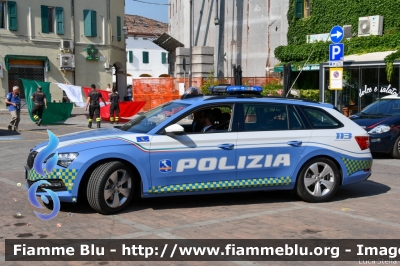 Skoda Superb Wagon III serie restyle
Polizia di Stato
Polizia Autostradale in servizio sulla rete Autostrade per l'Italia
Allestimento Focaccia
Decorazione Grafica Artlantis
Con nuova decorazione
POLIZIA M6039
Parole chiave: Skoda Superb_Wagon_IIIserie_restyle  POLIZIAM6039 Festa_della_Repubblica_2022