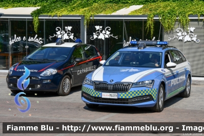 Skoda Superb Wagon III serie restyle
Polizia di Stato
Polizia Autostradale in servizio sulla rete Autostrade per l'Italia
Allestimento Focaccia
Decorazione Grafica Artlantis
Con nuova decorazione
POLIZIA M6039
Parole chiave: Skoda Superb_Wagon_IIIserie_restyle  POLIZIAM6039 Festa_della_Repubblica_2022