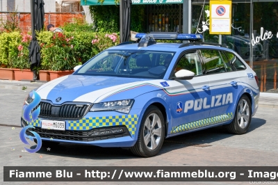 Skoda Superb Wagon III serie restyle
Polizia di Stato
Polizia Autostradale in servizio sulla rete Autostrade per l'Italia
Allestimento Focaccia
Decorazione Grafica Artlantis
Con nuova decorazione
POLIZIA M6039
Parole chiave: Skoda Superb_Wagon_IIIserie_restyle  POLIZIAM6039 Festa_della_Repubblica_2022