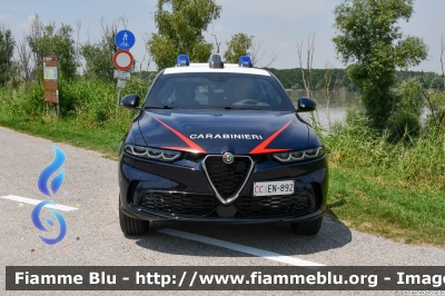 Alfa Romeo Tonale
Carabinieri
Nucleo Operativo Radiomobile
Allestimento FCA
CC EN 892

si ringrazia l'Arma dei Carabinieri
per la disponibilità
Parole chiave: Alfa-Romeo Tonale CCEN892