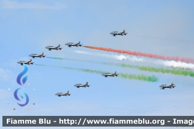 Aermacchi MB339PAN
Aeronautica Militare Italiana
313° Gruppo Addestramento Acrobatico
Stagione esibizioni 2023
Rimini Air Show 2023
Parole chiave: Aermacchi MB339PAN Air_Show_2023