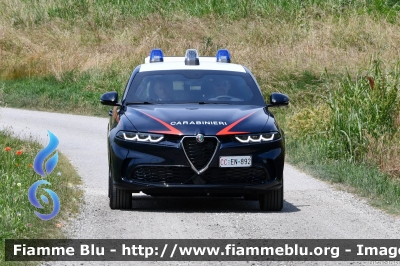 Alfa Romeo Tonale
Carabinieri
Nucleo Operativo Radiomobile
Allestimento FCA
CC EN 892

si ringrazia l'Arma dei Carabinieri
per la disponibilità
Parole chiave: Alfa-Romeo Tonale CCEN892