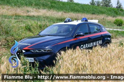 Alfa Romeo Tonale
Carabinieri
Nucleo Operativo Radiomobile
Allestimento FCA
CC EN 892

si ringrazia l'Arma dei Carabinieri
per la disponibilità
Parole chiave: Alfa-Romeo Tonale CCEN892