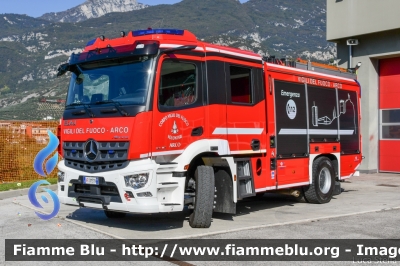 Mercedes-Benz Arocs 1846
Vigili del Fuoco
Unione Distrettuale Alto Garda e Ledro
Corpo Volontario di Arco (TN)
Allestimento BAI
VF 0M3 TN
Parole chiave: Mercedes-Benz Arocs_1846 VF0M3TN