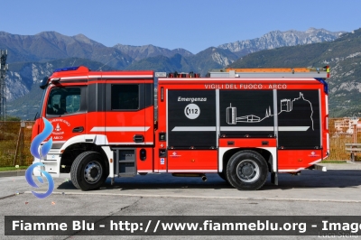 Mercedes-Benz Arocs 1846
Vigili del Fuoco
Unione Distrettuale Alto Garda e Ledro
Corpo Volontario di Arco (TN)
Allestimento BAI
VF 0M3 TN
Parole chiave: Mercedes-Benz Arocs_1846 VF0M3TN