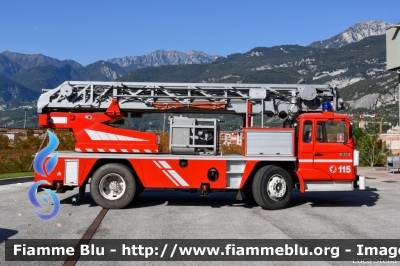 Renault GF231
Vigili del Fuoco
Unione Distrettuale Alto Garda e Ledro
Corpo Volontario di Arco (TN)
Allestimento Riffaud
Parole chiave: Renault GF231